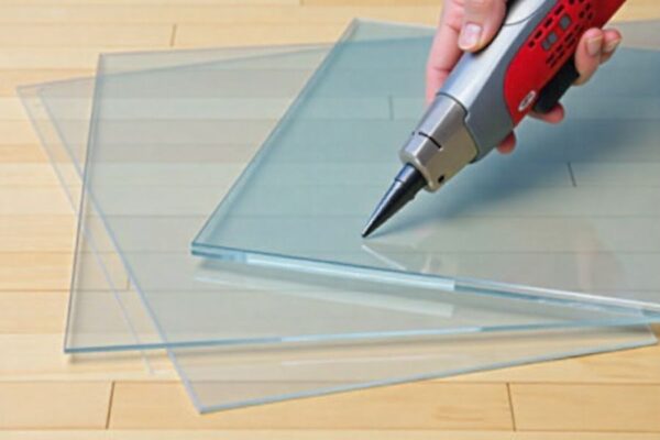 how to cut acrylic glass