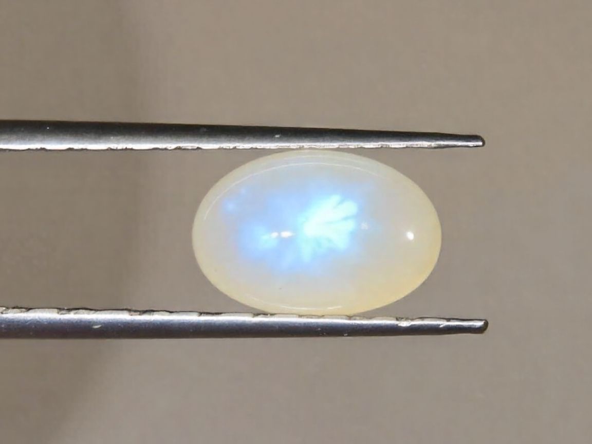 how to carve hole in moonstone