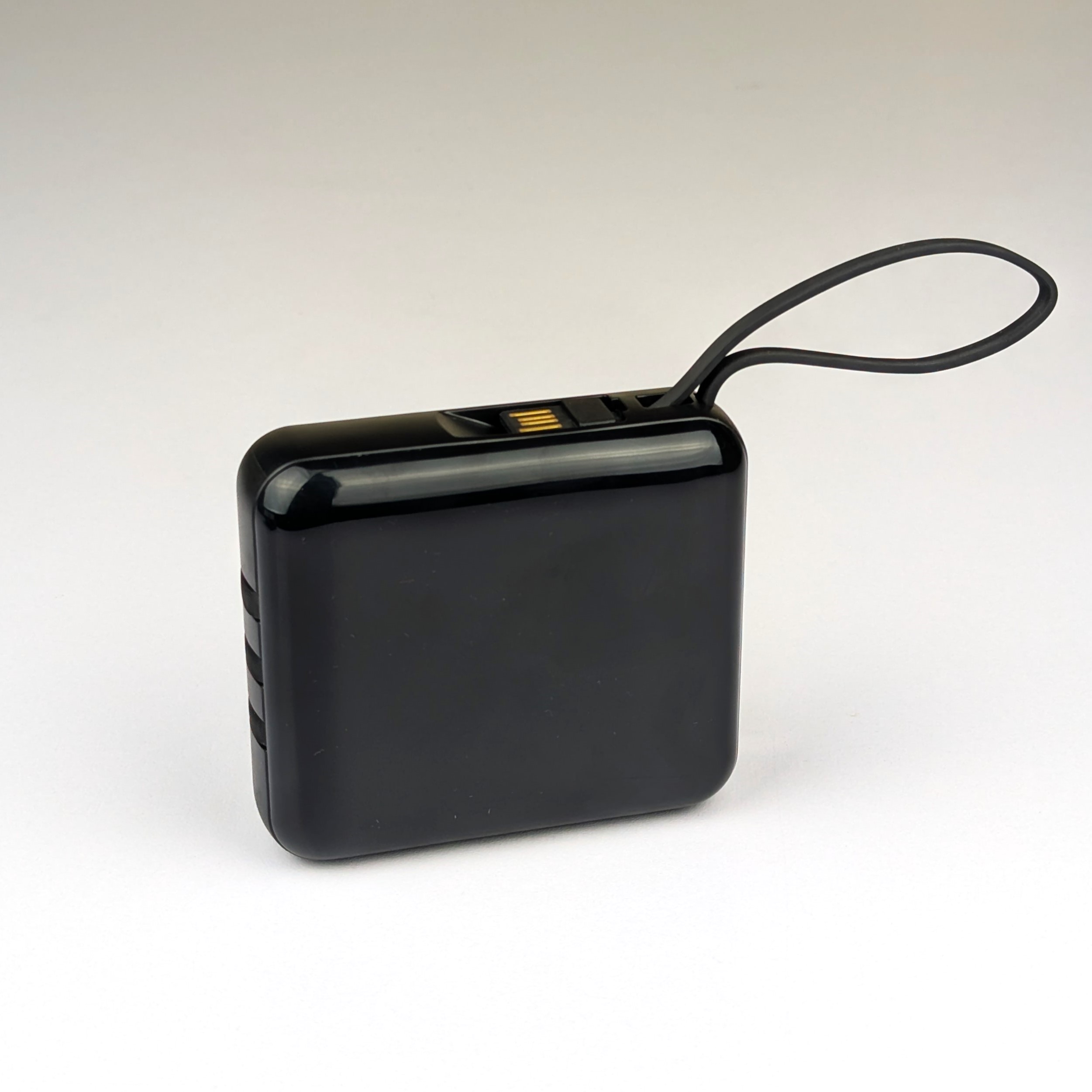 Smart 20000mAh Fast Charging Power Bank with Built-in Multi Cables - Image 4
